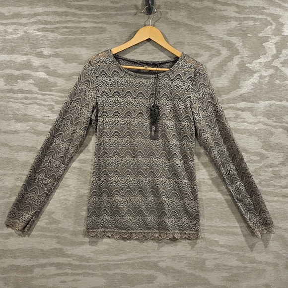 BKE Boutique NWT SZ L Gray Fitted Lace Sheer Stretch Coquette Romantic Fairy Top - Picture 2 of 11